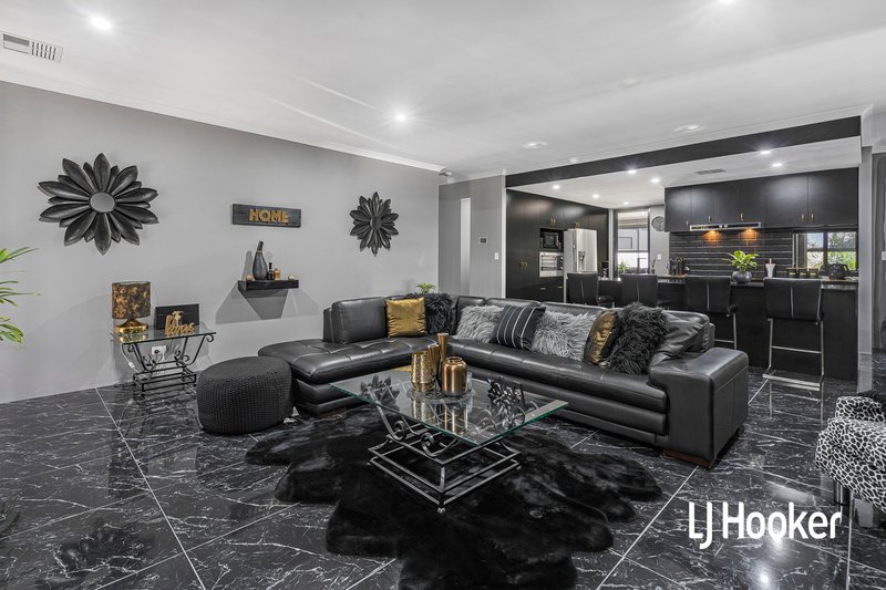 Photo - 114 Castlewood Parkway, Southern River WA 6110 - Image 9