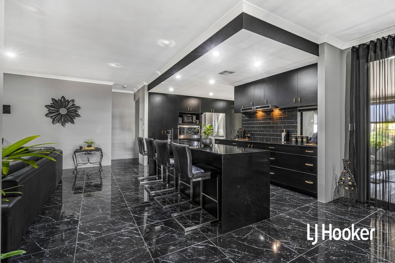 Photo - 114 Castlewood Parkway, Southern River WA 6110 - Image 11