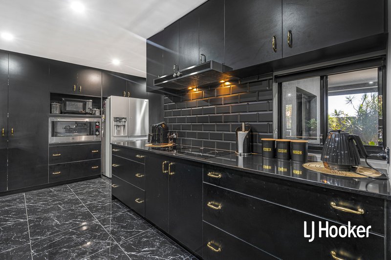 Photo - 114 Castlewood Parkway, Southern River WA 6110 - Image 13