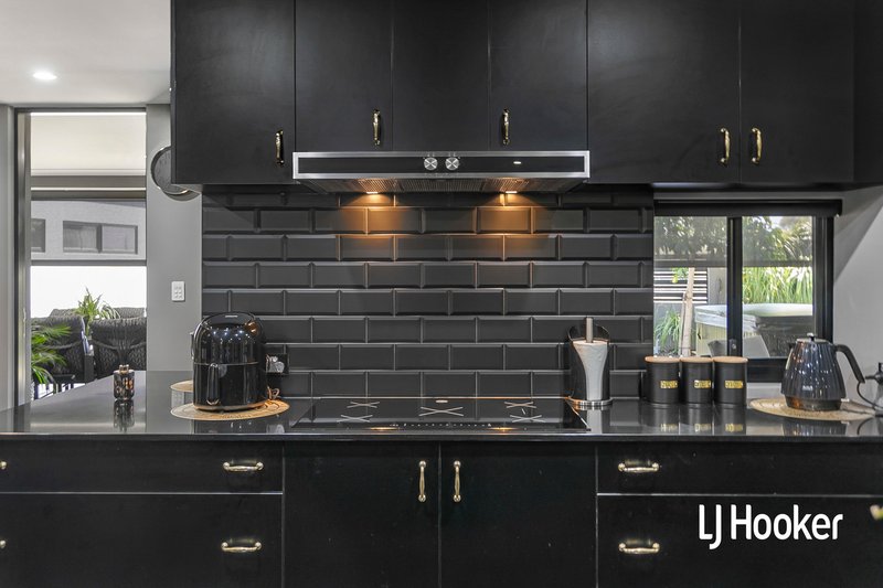 Photo - 114 Castlewood Parkway, Southern River WA 6110 - Image 14