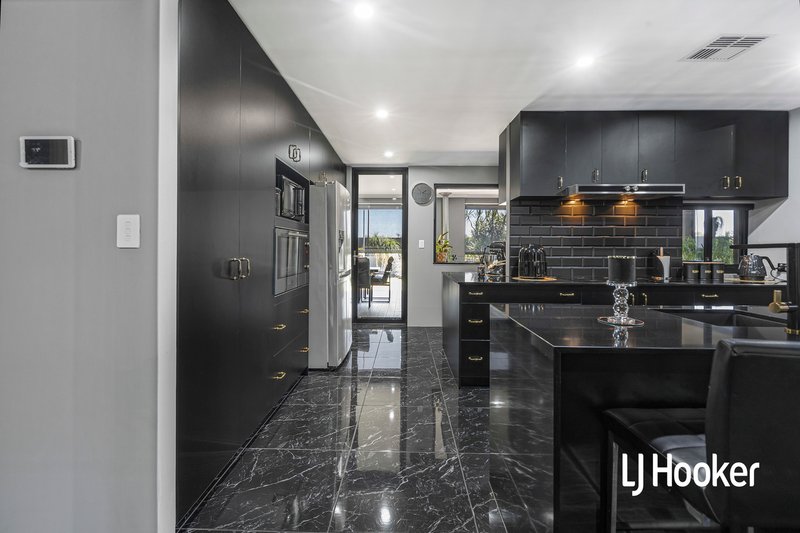 Photo - 114 Castlewood Parkway, Southern River WA 6110 - Image 15