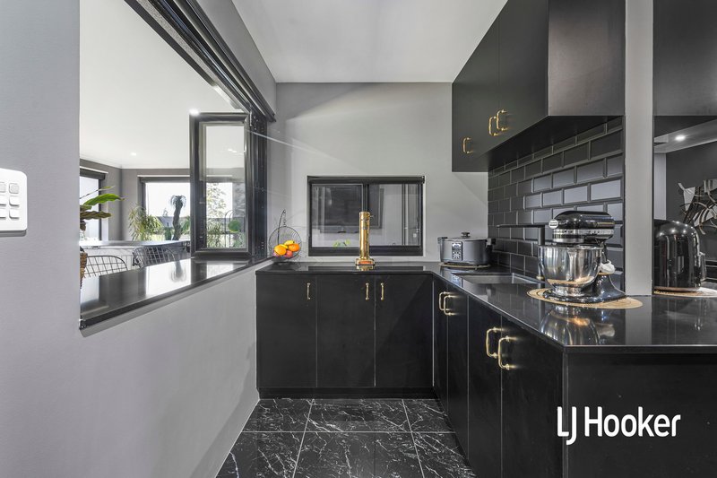 Photo - 114 Castlewood Parkway, Southern River WA 6110 - Image 17