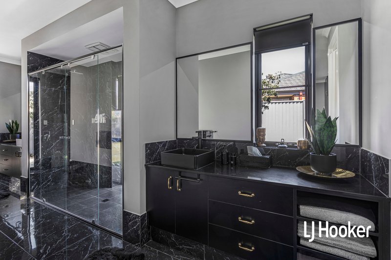 Photo - 114 Castlewood Parkway, Southern River WA 6110 - Image 24