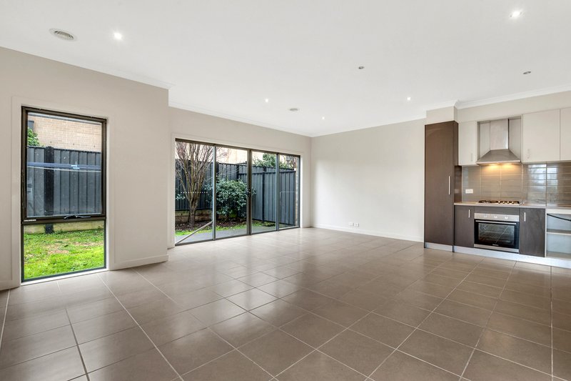 Photo - 11/4 Delany Lane, Craigieburn VIC 3064 - Image 3