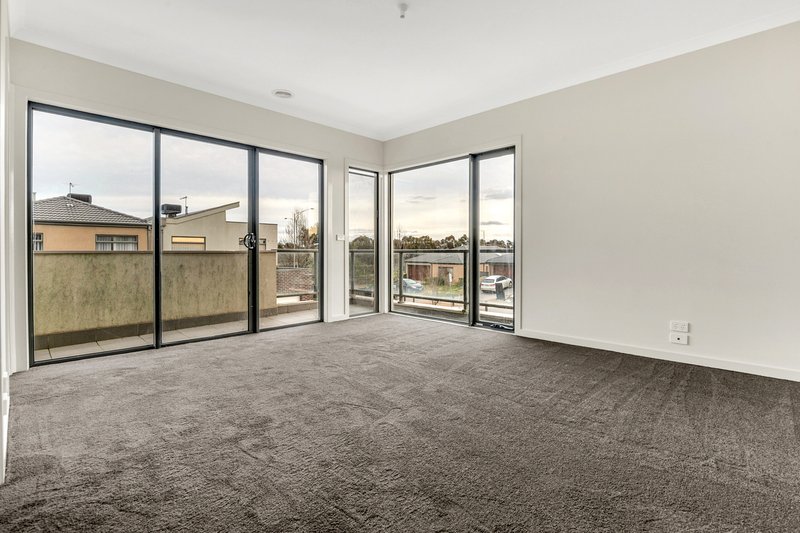 Photo - 11/4 Delany Lane, Craigieburn VIC 3064 - Image 5