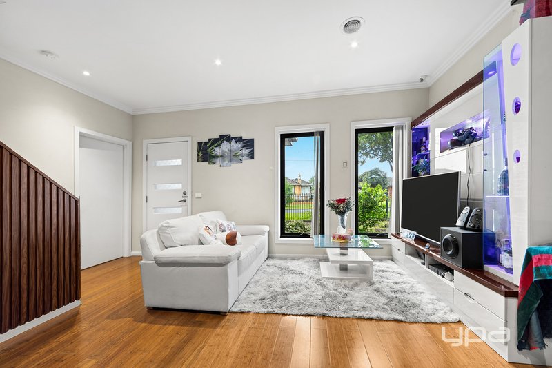 Photo - 1/14 Disraeli Street, St Albans VIC 3021 - Image 3