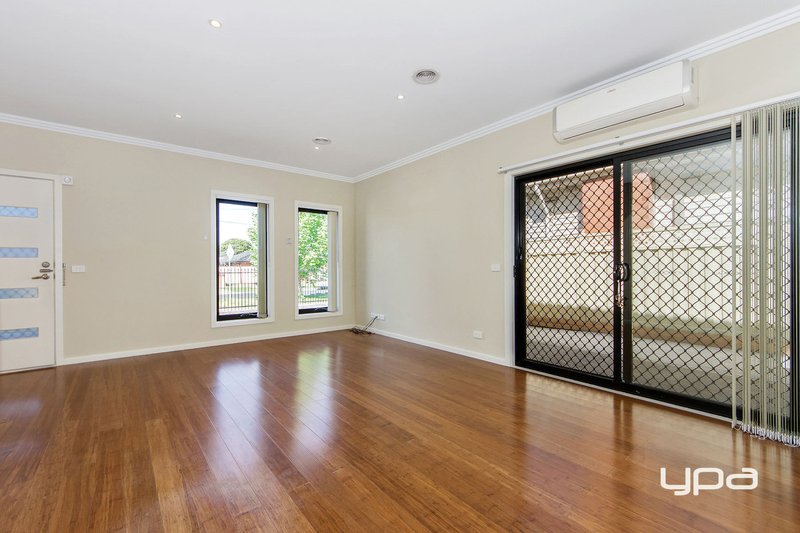 Photo - 1/14 Disraeli Street, St Albans VIC 3021 - Image 2