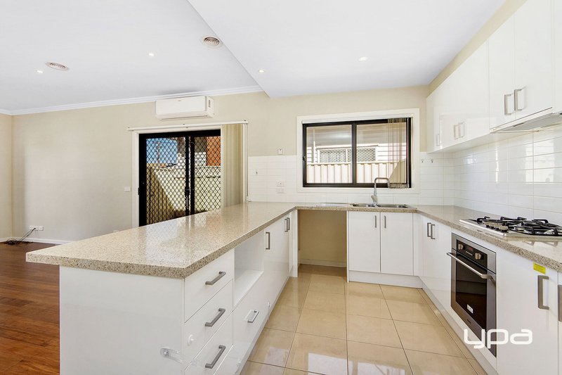 Photo - 1/14 Disraeli Street, St Albans VIC 3021 - Image 3