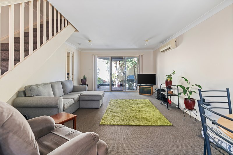 Photo - 1/14 Donnison Street West , West Gosford NSW 2250 - Image 4