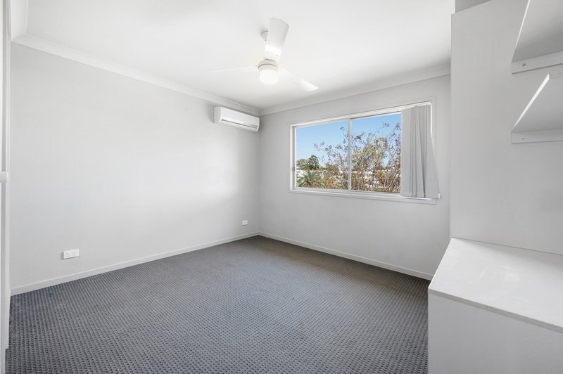 Photo - 1/14 Fowler Street, West Gladstone QLD 4680 - Image 12