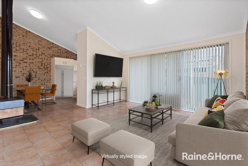 Photo - 1/14 Hakea Street, Queanbeyan NSW 2620 - Image 4