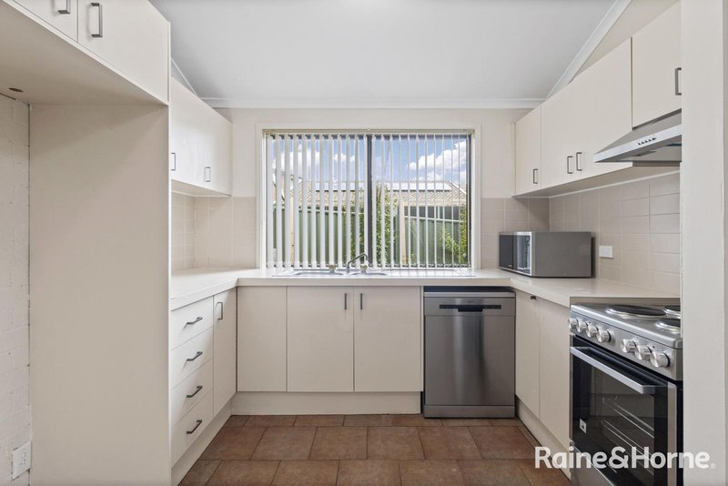 Photo - 1/14 Hakea Street, Queanbeyan NSW 2620 - Image 13