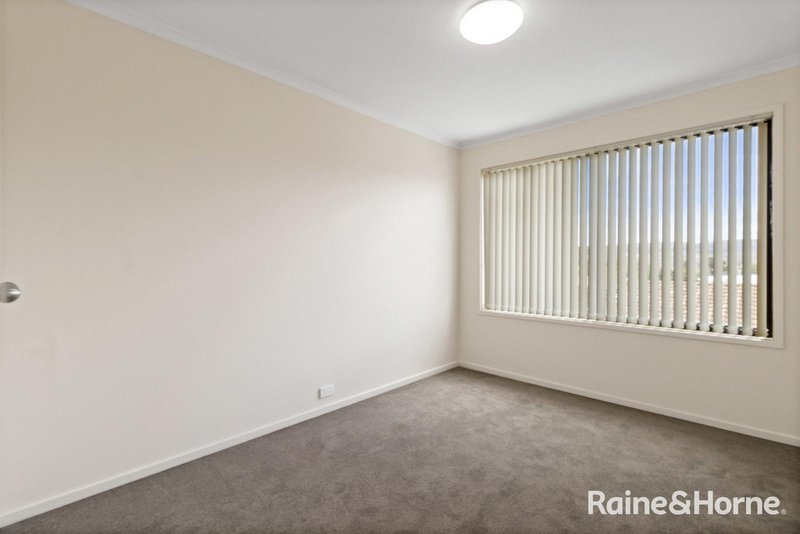 Photo - 1/14 Hakea Street, Queanbeyan NSW 2620 - Image 16