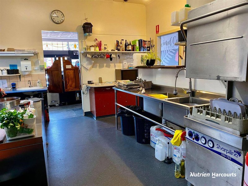 Photo - 114 Henty Street, Casterton VIC 3311 - Image 8