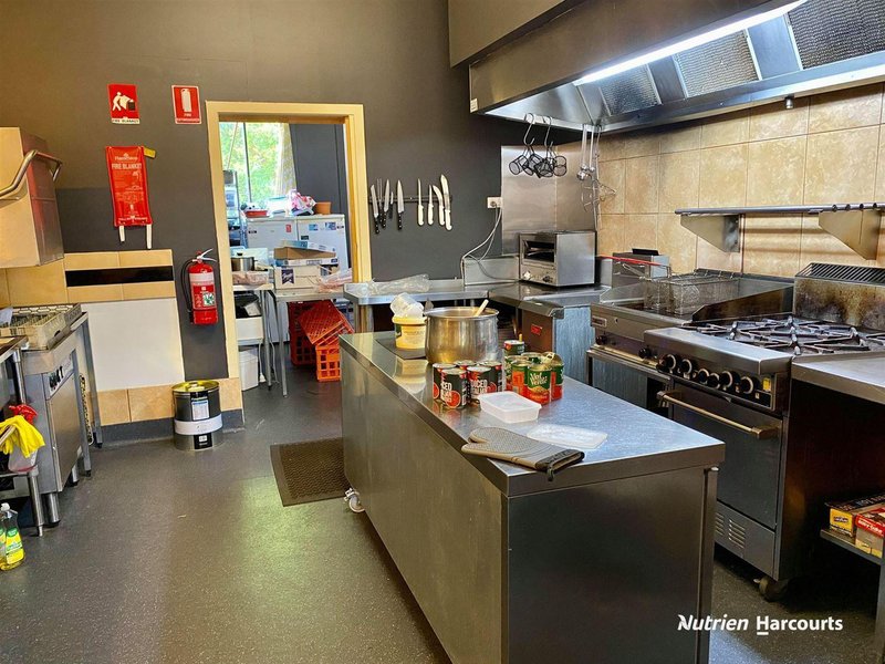 Photo - 114 Henty Street, Casterton VIC 3311 - Image 9