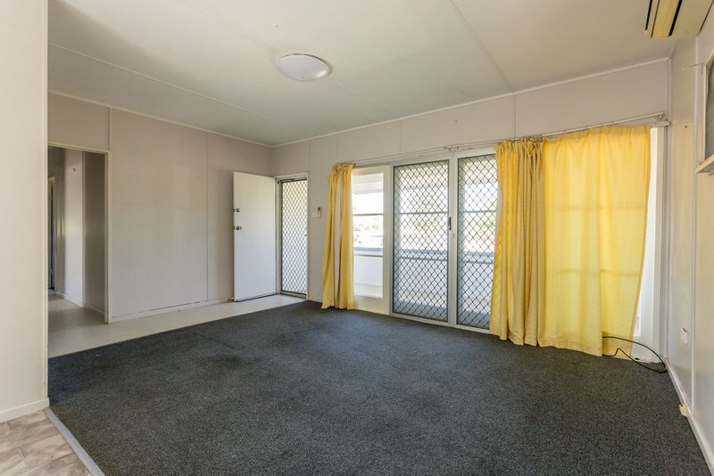 Photo - 114 Hospital Road, Emerald QLD 4720 - Image 6