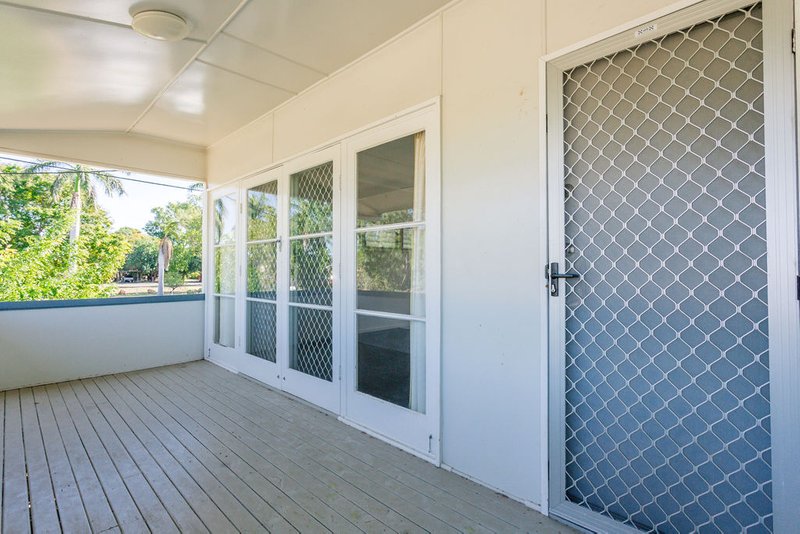 Photo - 114 Hospital Road, Emerald QLD 4720 - Image 12