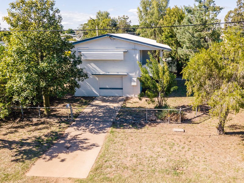 Photo - 114 Hospital Road, Emerald QLD 4720 - Image 18