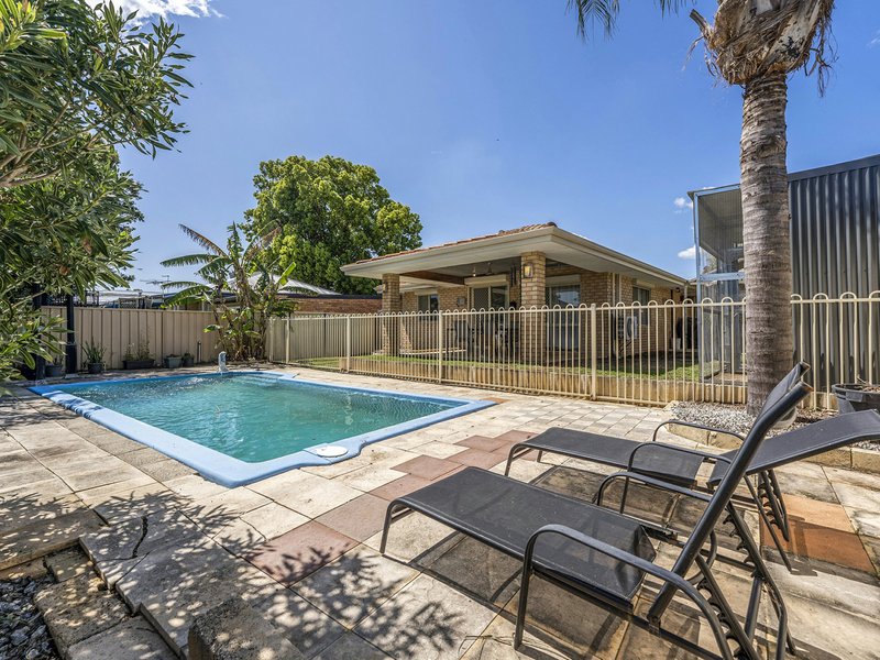 Photo - 114 Lowanna Way, Armadale WA 6112 - Image