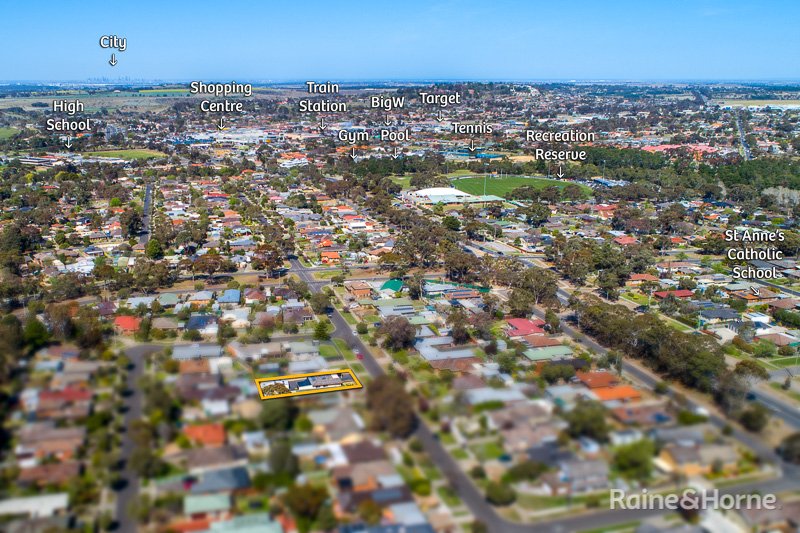 Photo - 114 Mckell Avenue, Sunbury VIC 3429 - Image 7