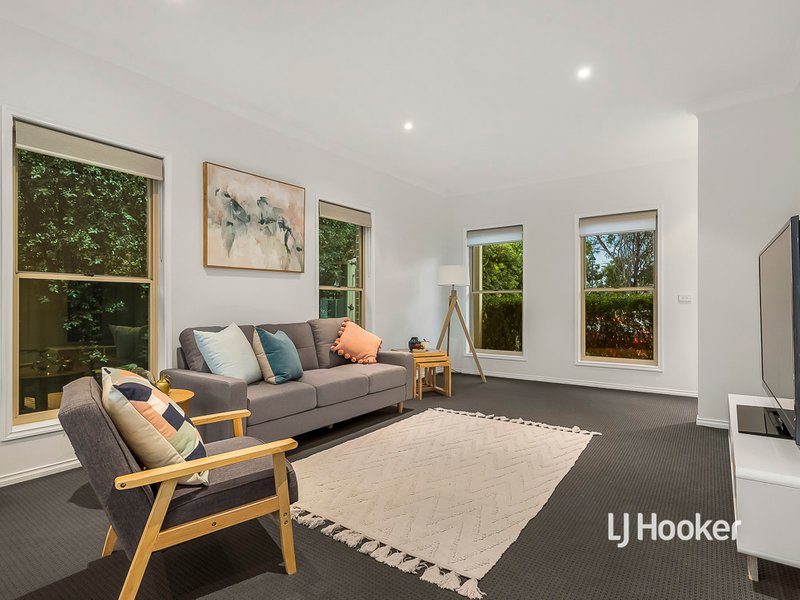 Photo - 1/14 Mickleton Grove, Point Cook VIC 3030 - Image 2
