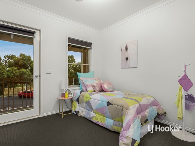 Photo - 1/14 Mickleton Grove, Point Cook VIC 3030 - Image 7