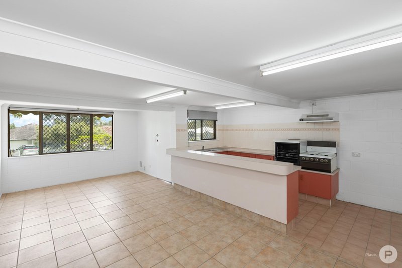 Photo - 114 Sterculia Avenue, Holland Park West QLD 4121 - Image 6