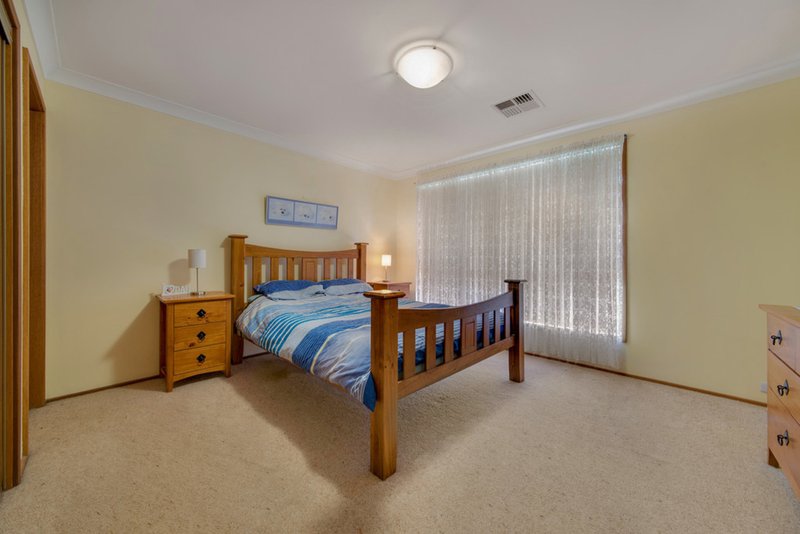 Photo - 114 Trobriand Crescent, Glenfield NSW 2167 - Image 5