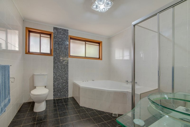 Photo - 114 Trobriand Crescent, Glenfield NSW 2167 - Image 6