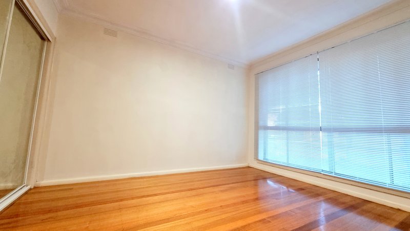 Photo - 114 Watsons Road, Glen Waverley VIC 3150 - Image 8