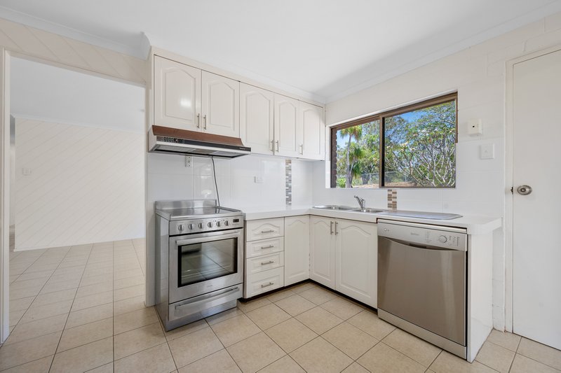 Photo - 114 Yalkarra Crescent, Wurdong Heights QLD 4680 - Image 7