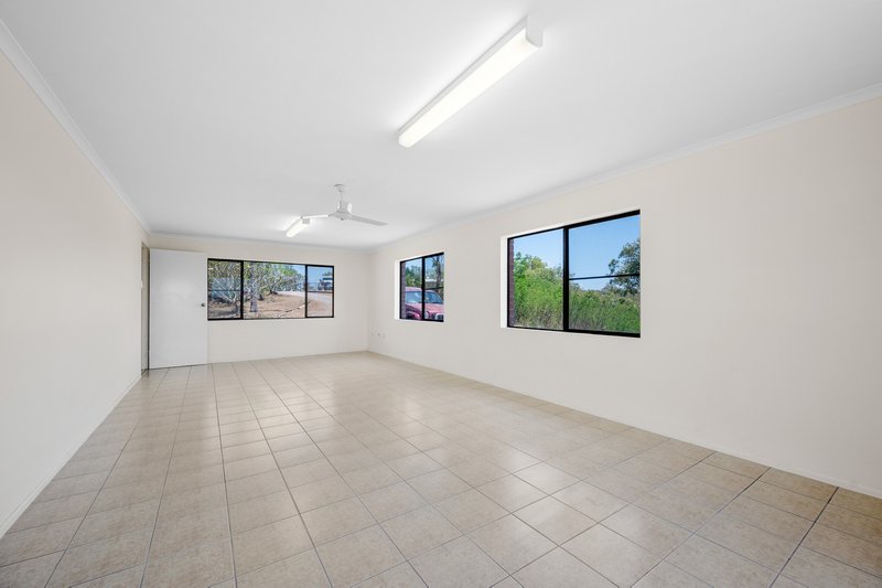 Photo - 114 Yalkarra Crescent, Wurdong Heights QLD 4680 - Image 12