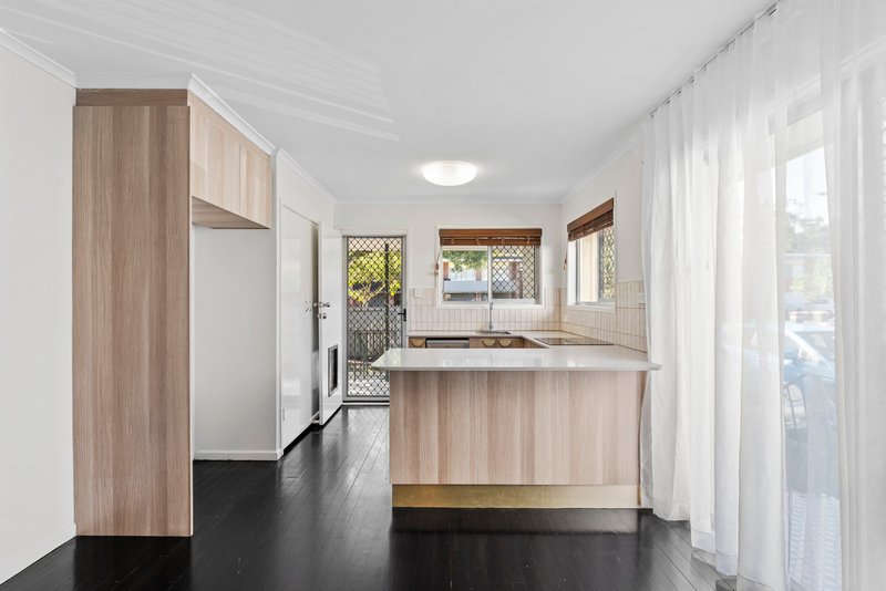 Photo - 1/140 Bankside Street, Nathan QLD 4111 - Image 4