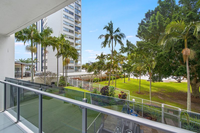 Photo - 11/40 Watson Esplanade, Surfers Paradise QLD 4217 - Image 4