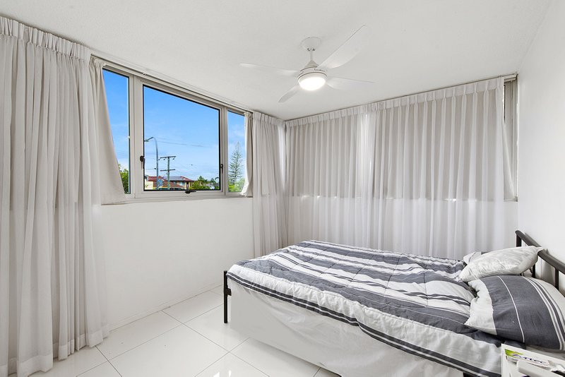 Photo - 11/40 Watson Esplanade, Surfers Paradise QLD 4217 - Image 11