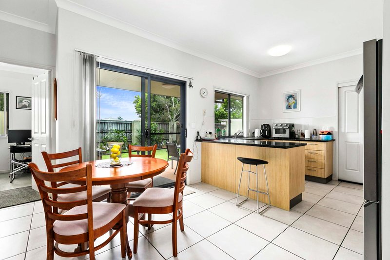 Photo - 1/142-146 Elizabeth Street, Urangan QLD 4655 - Image 3