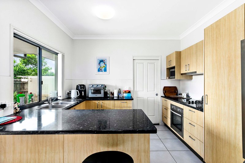 Photo - 1/142-146 Elizabeth Street, Urangan QLD 4655 - Image 4