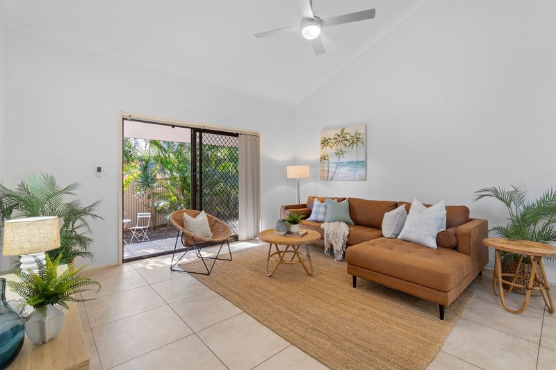 Photo - 1/142 Oxley Drive, Paradise Point QLD 4216 - Image 1