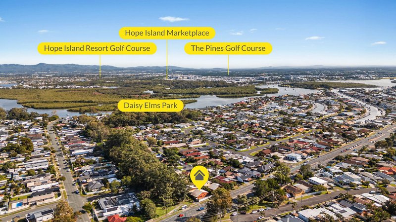 Photo - 1/142 Oxley Drive, Paradise Point QLD 4216 - Image 2