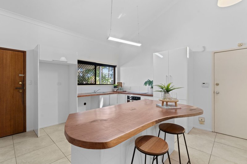 Photo - 1/142 Oxley Drive, Paradise Point QLD 4216 - Image 5