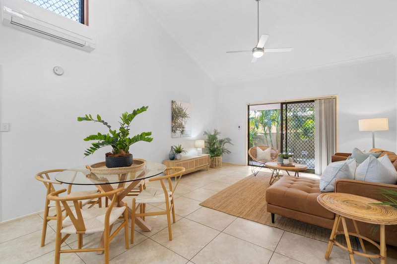 Photo - 1/142 Oxley Drive, Paradise Point QLD 4216 - Image 7