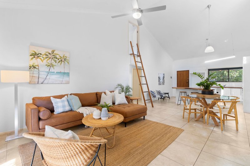 Photo - 1/142 Oxley Drive, Paradise Point QLD 4216 - Image 8