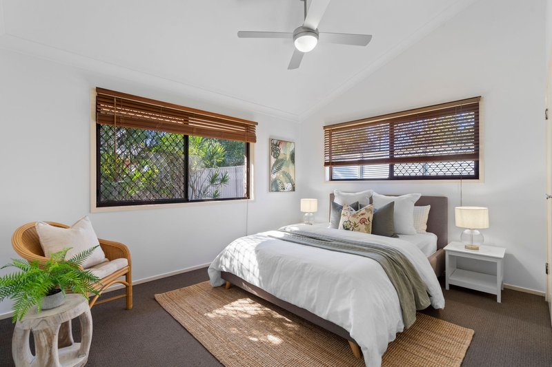 Photo - 1/142 Oxley Drive, Paradise Point QLD 4216 - Image 10