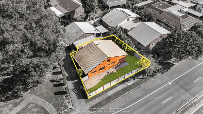 Photo - 1/142 Oxley Drive, Paradise Point QLD 4216 - Image 17