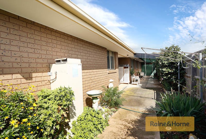 Photo - 11/43 Wickham Street, Melton South VIC 3338 - Image 9