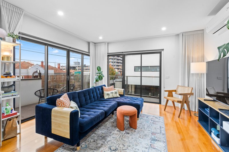 Photo - 1/145 Bell Street, Coburg VIC 3058 - Image 4