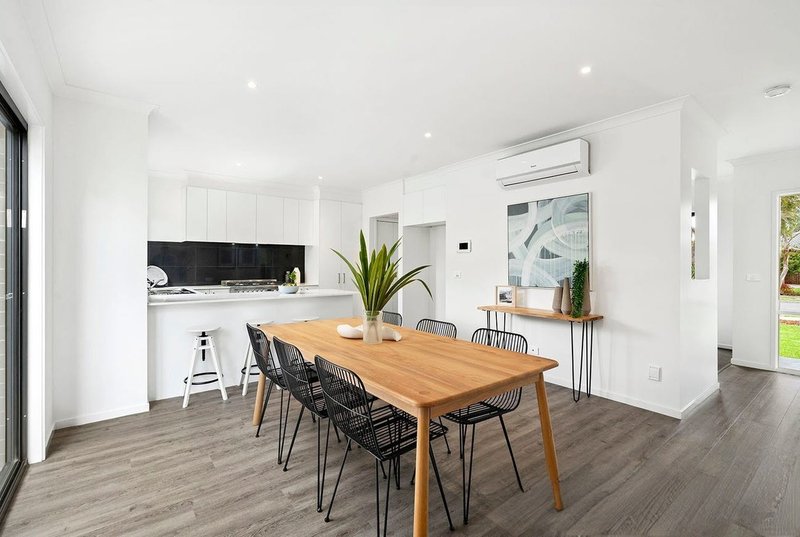 Photo - 1/145 Fortescue Avenue, Seaford VIC 3198 - Image 3