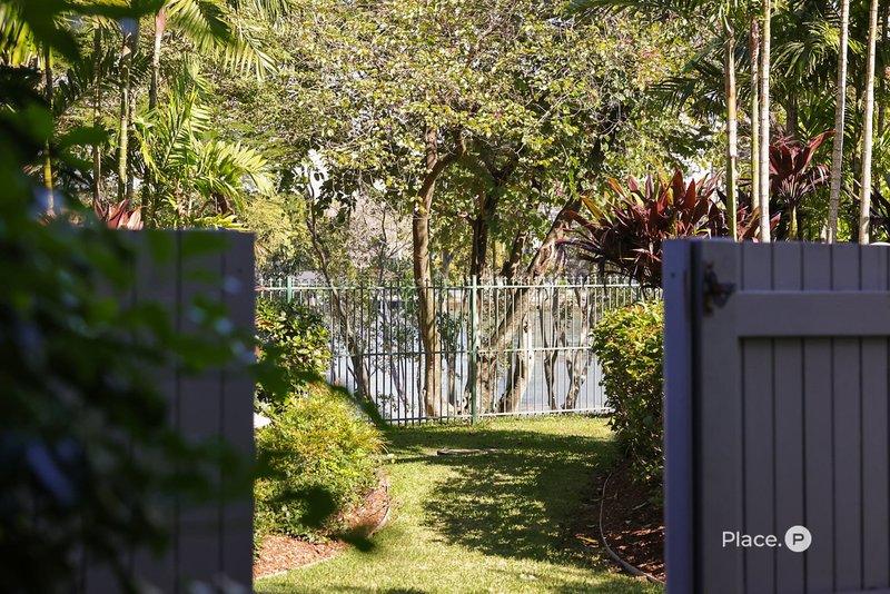 Photo - 1/148 Oxlade Drive, New Farm QLD 4005 - Image 2