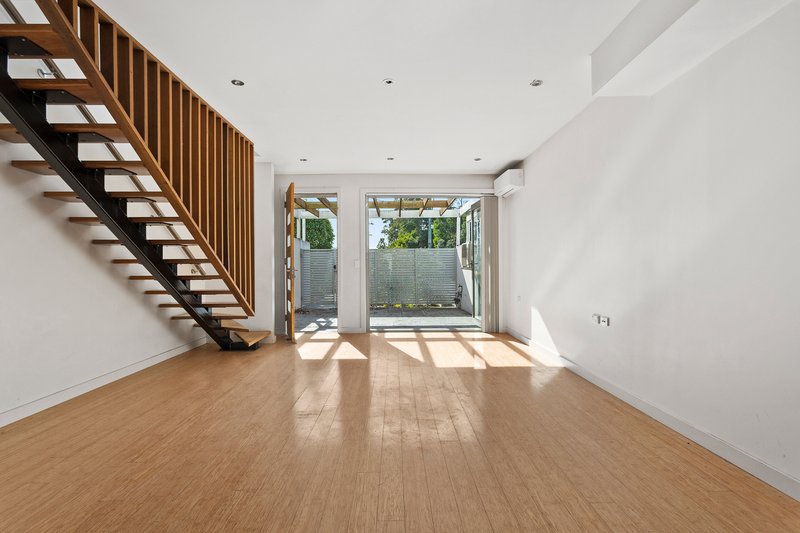 Photo - 11/481-483 Crown Street, West Wollongong NSW 2500 - Image 3