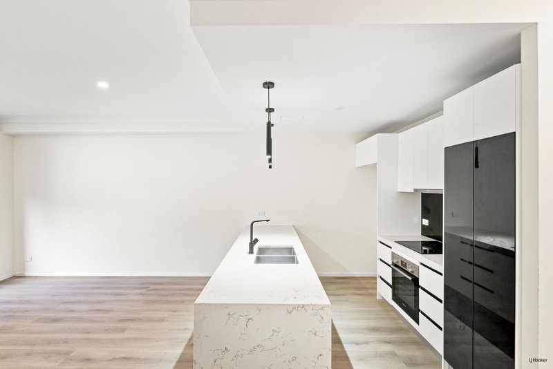 Photo - 11/4A-8 Hansford Road, Coombabah QLD 4216 - Image 4
